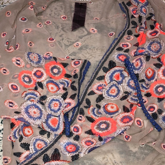 MOON Collection boho sheer floral bell sleeve top - Picture 3 of 5